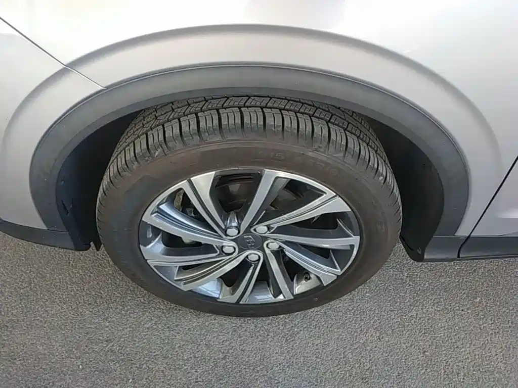 Geely Binyue — миниатюра 23