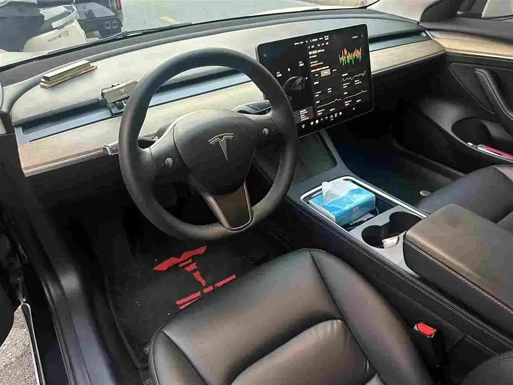 Tesla Model 3 — миниатюра 10