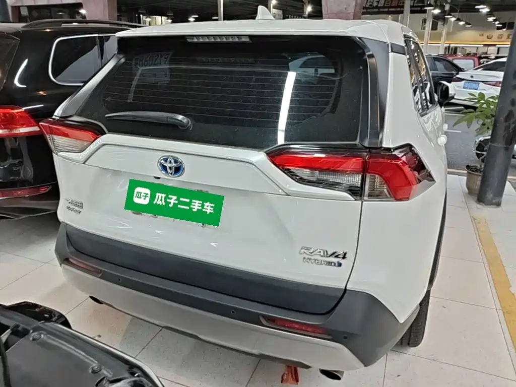 Toyota RAV4 — миниатюра 6
