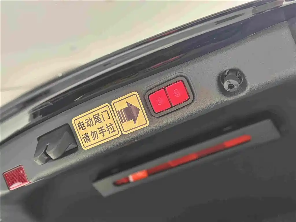 Mercedes-Benz E-Class — миниатюра 25