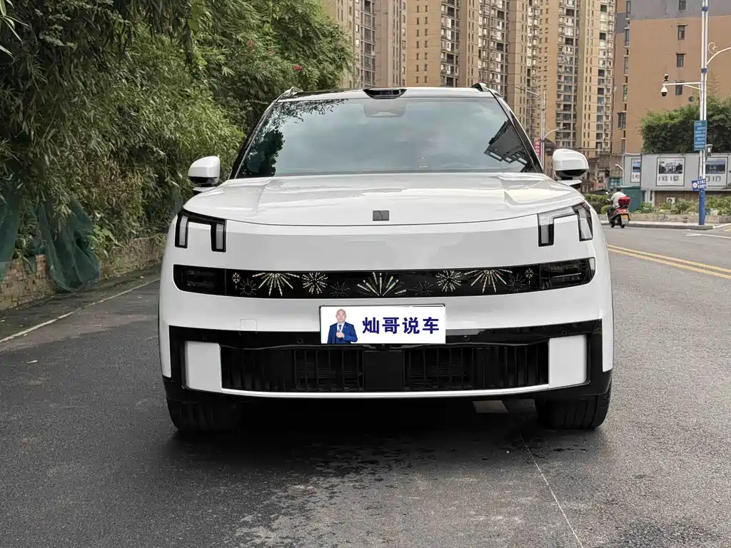 Lynk & Co Рука 900. — миниатюра 2