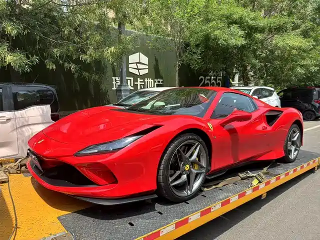 FERRARI F8