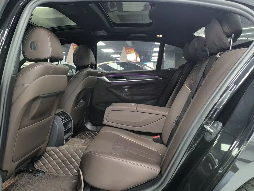 BMW 5 Series — миниатюра 12