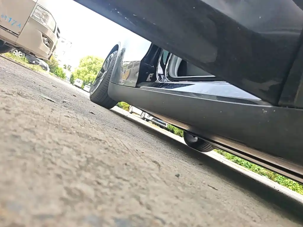 Tesla Model Y — миниатюра 21