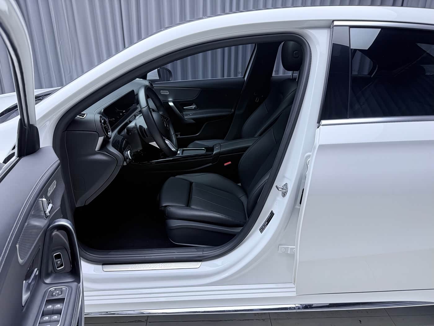 Mercedes-Benz A-Class 1.3 л 2024 г. Белый, пробег 43000 км