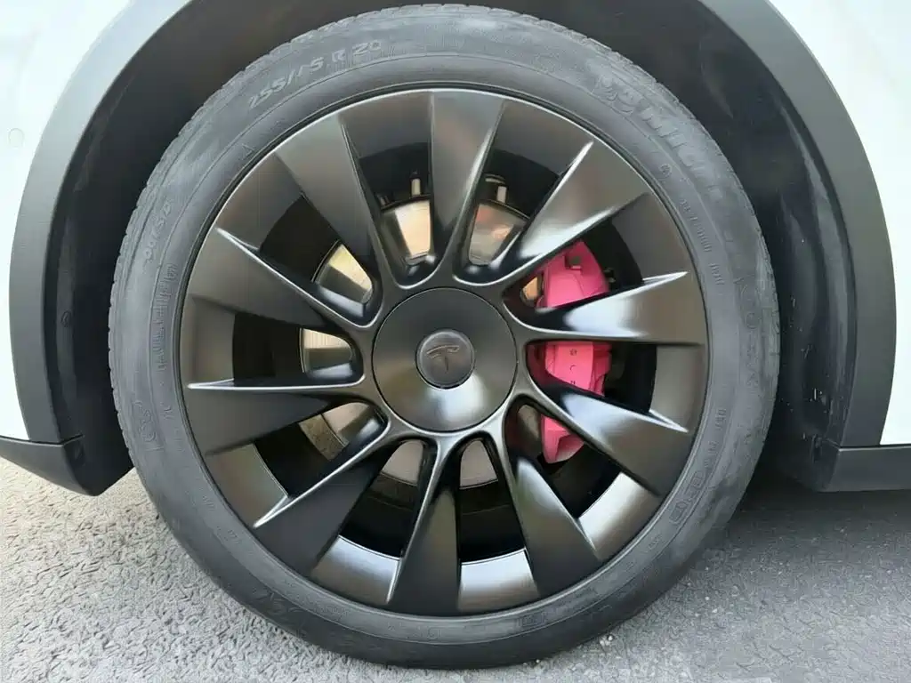Tesla Model Y — миниатюра 14