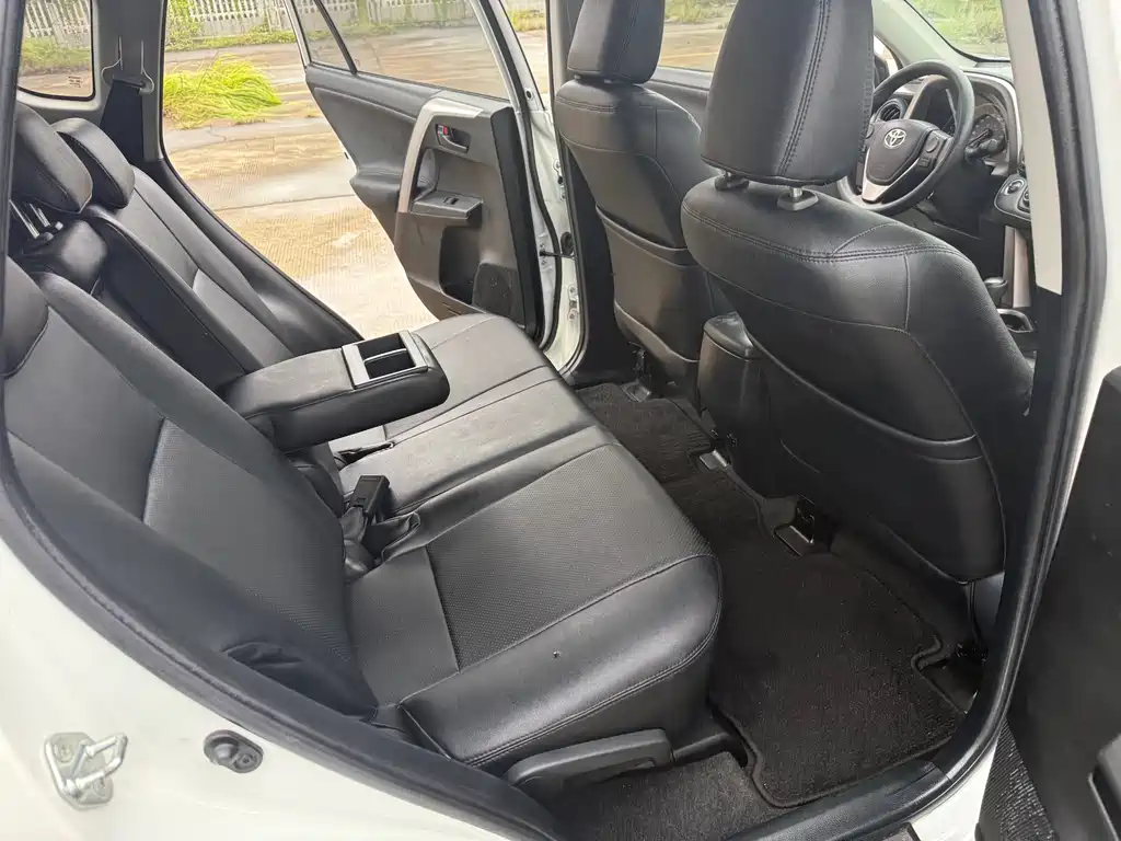 Toyota RAV4 — миниатюра 14