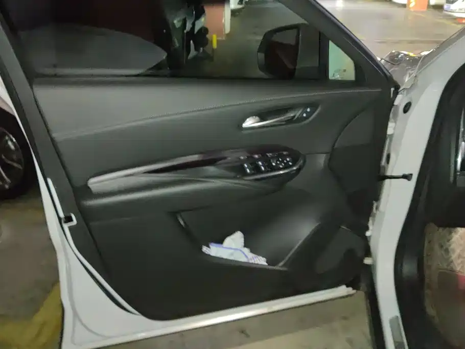 Cadillac XT4 — миниатюра 7