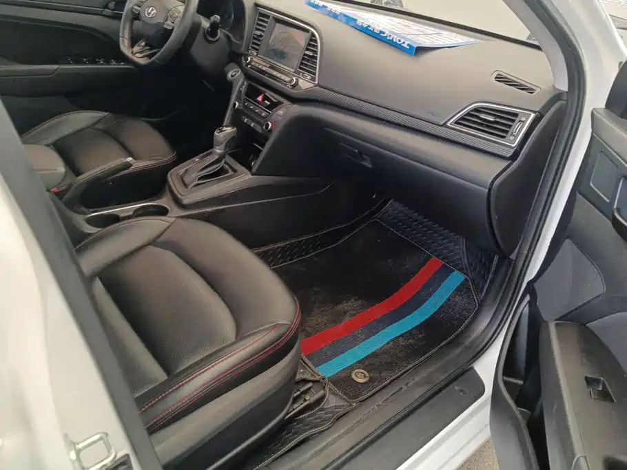 Hyundai Elantra — миниатюра 8