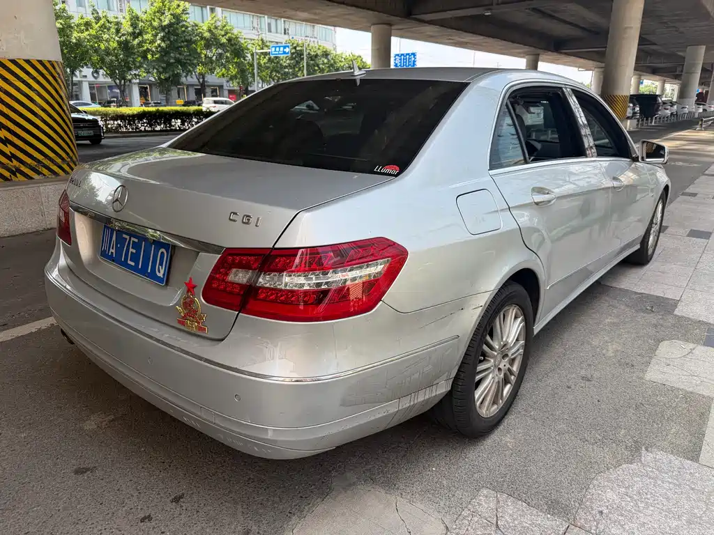 Mercedes-Benz E-Class — миниатюра 7