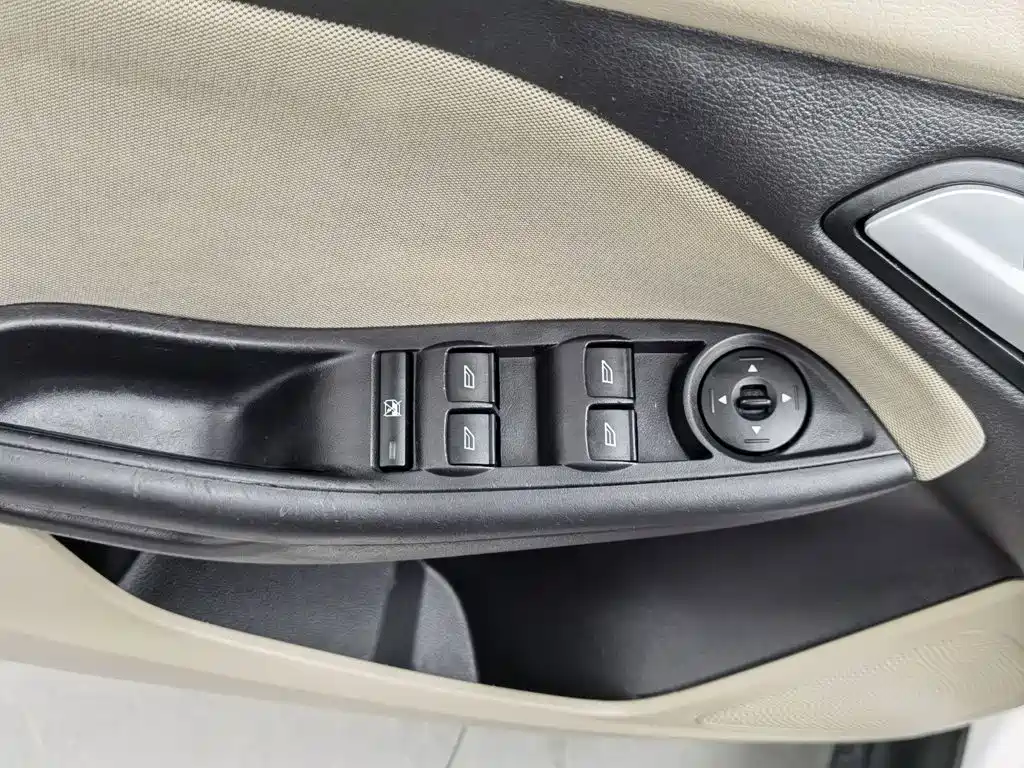 Ford Focus — миниатюра 9