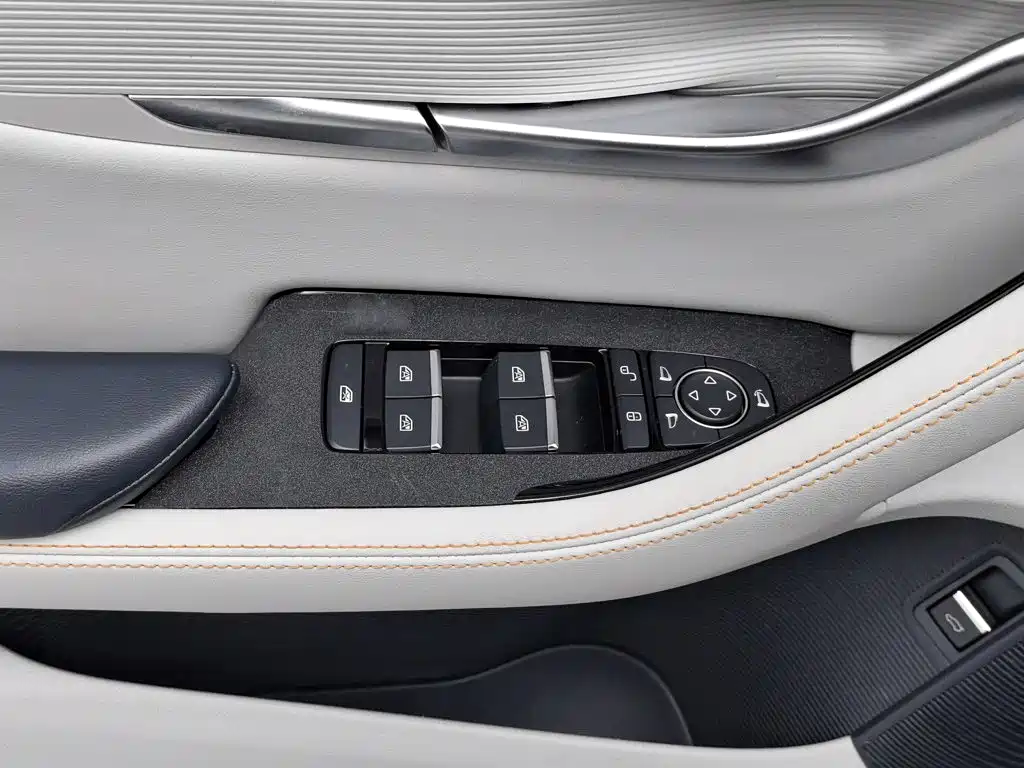 BYD PLUS New Energy — миниатюра 9