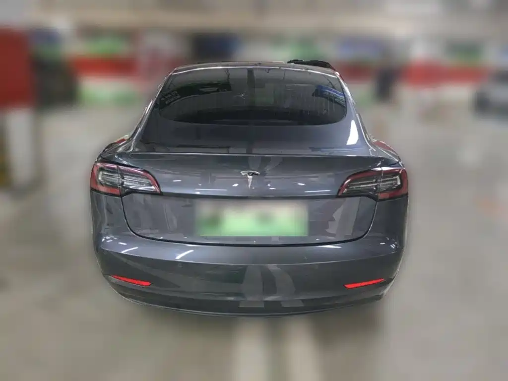 Tesla Model 3 — миниатюра 10