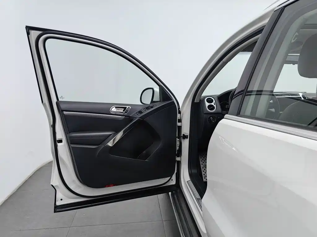 Volkswagen Tiguan — миниатюра 8