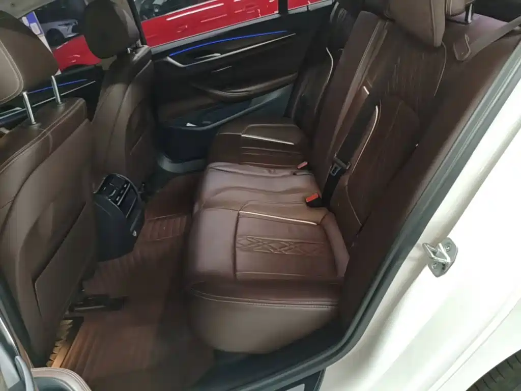 BMW 5 Series — миниатюра 17