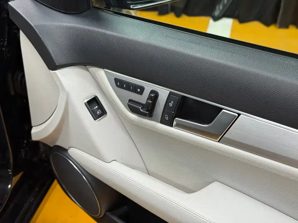 Mercedes-Benz C-Class (Import) — миниатюра 18