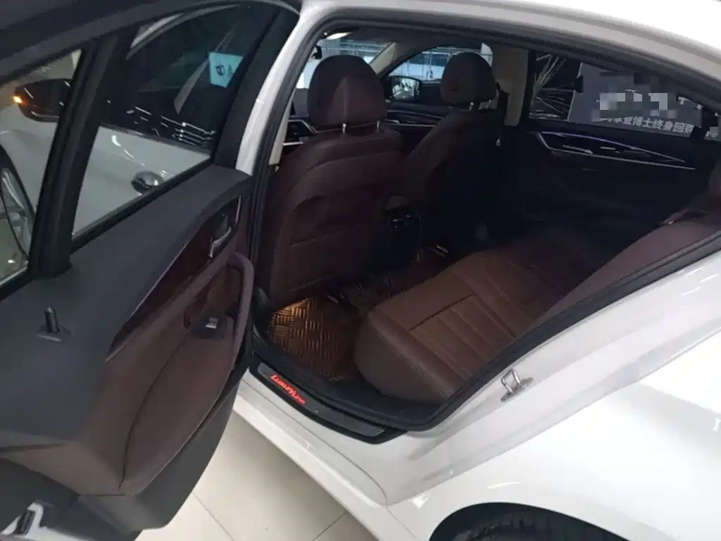 BMW 5 Series — миниатюра 17