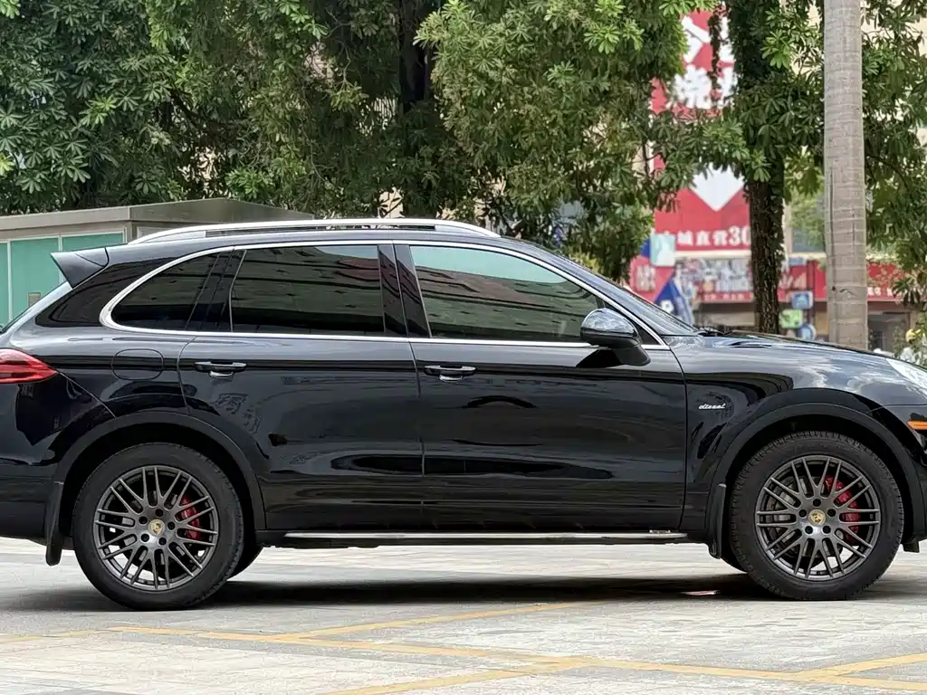 Porsche Cayenne — миниатюра 5