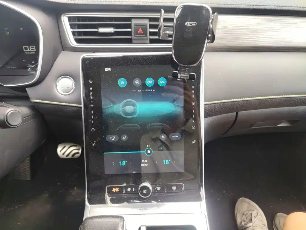 Roewe RX5 — миниатюра 9