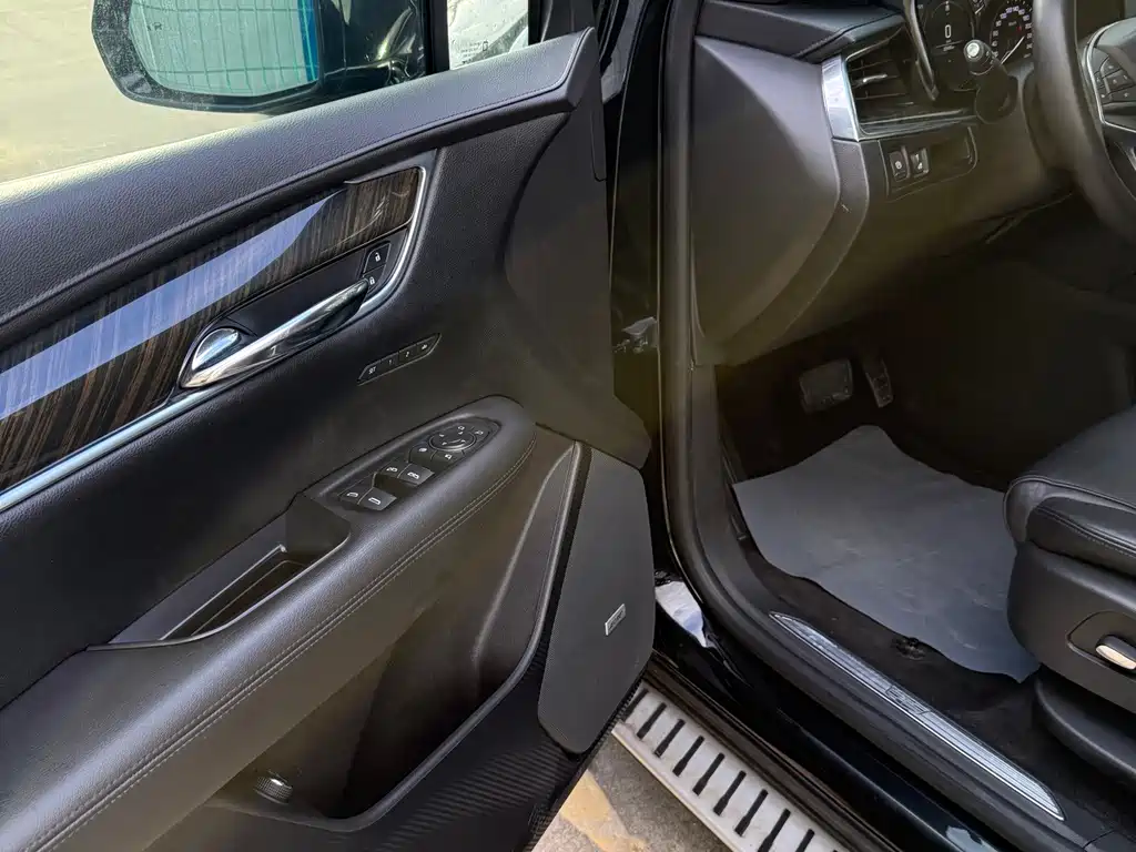 Cadillac XT5 — миниатюра 6