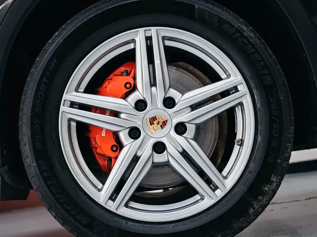 Porsche Cayenne — миниатюра 26