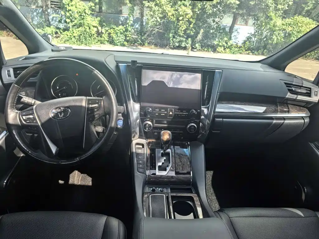 Toyota Vellfire — миниатюра 2