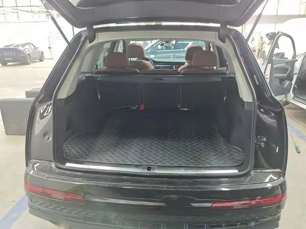 Audi Q7 — миниатюра 9
