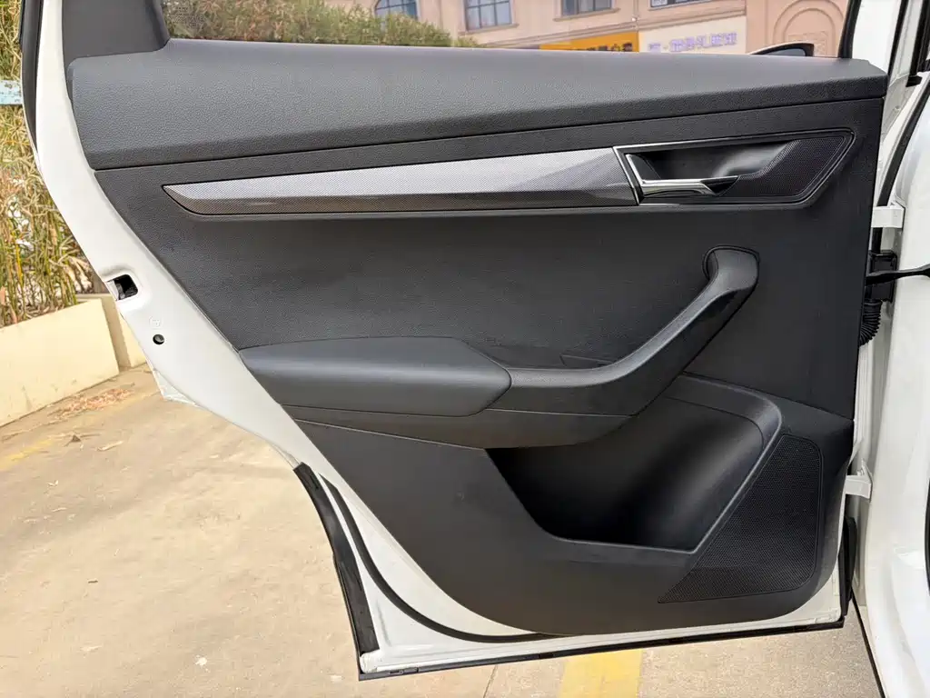 Skoda Karoq — миниатюра 17
