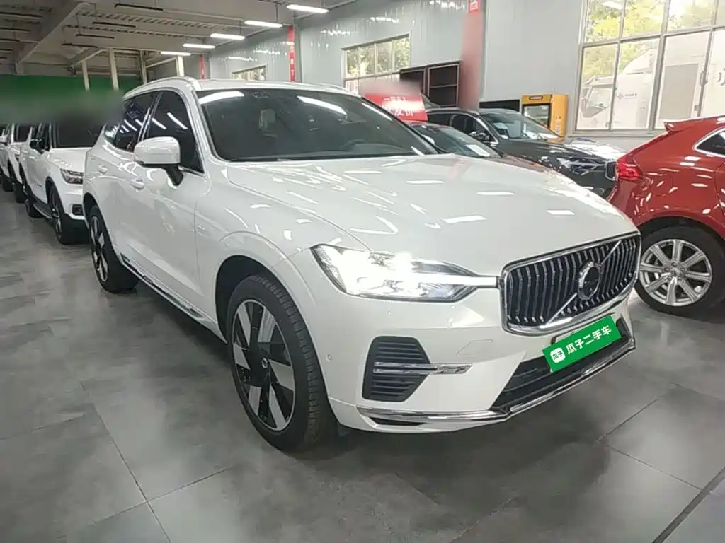 Volvo XC60 PHEV — миниатюра 4