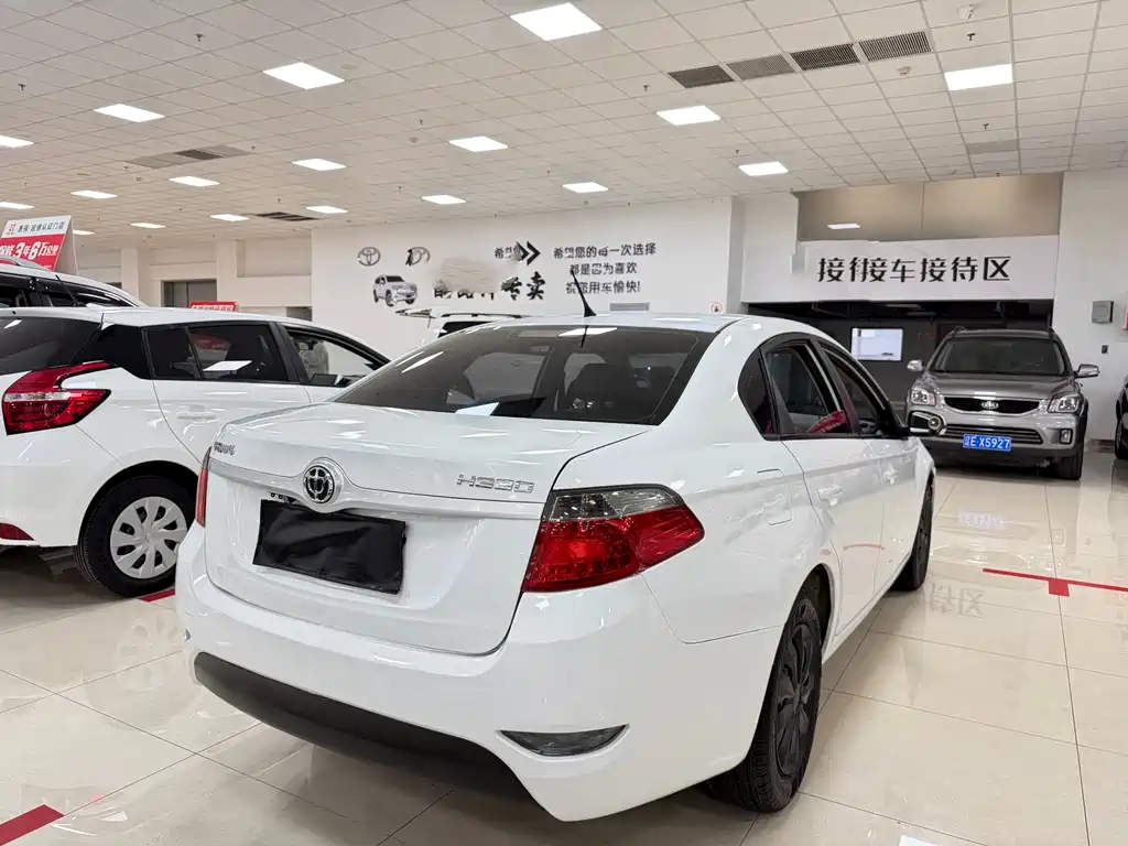 Zhonghua H330 — миниатюра 4