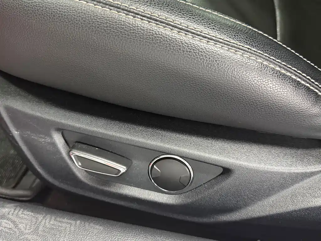 Ford Mustang — миниатюра 10
