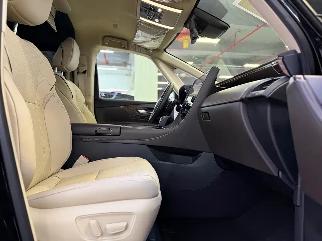 Toyota Alphard - фото 12