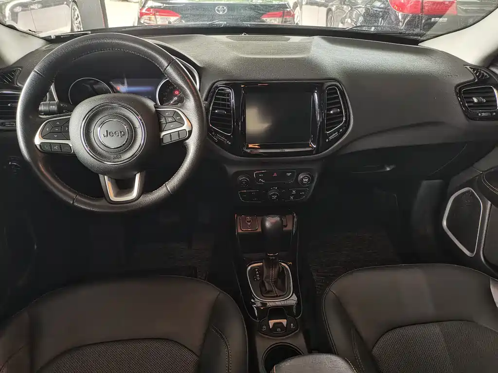 Jeep Compass — миниатюра 7