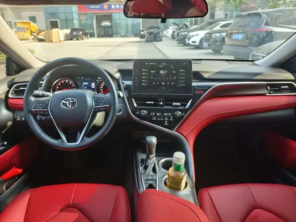 Toyota Camry — миниатюра 8