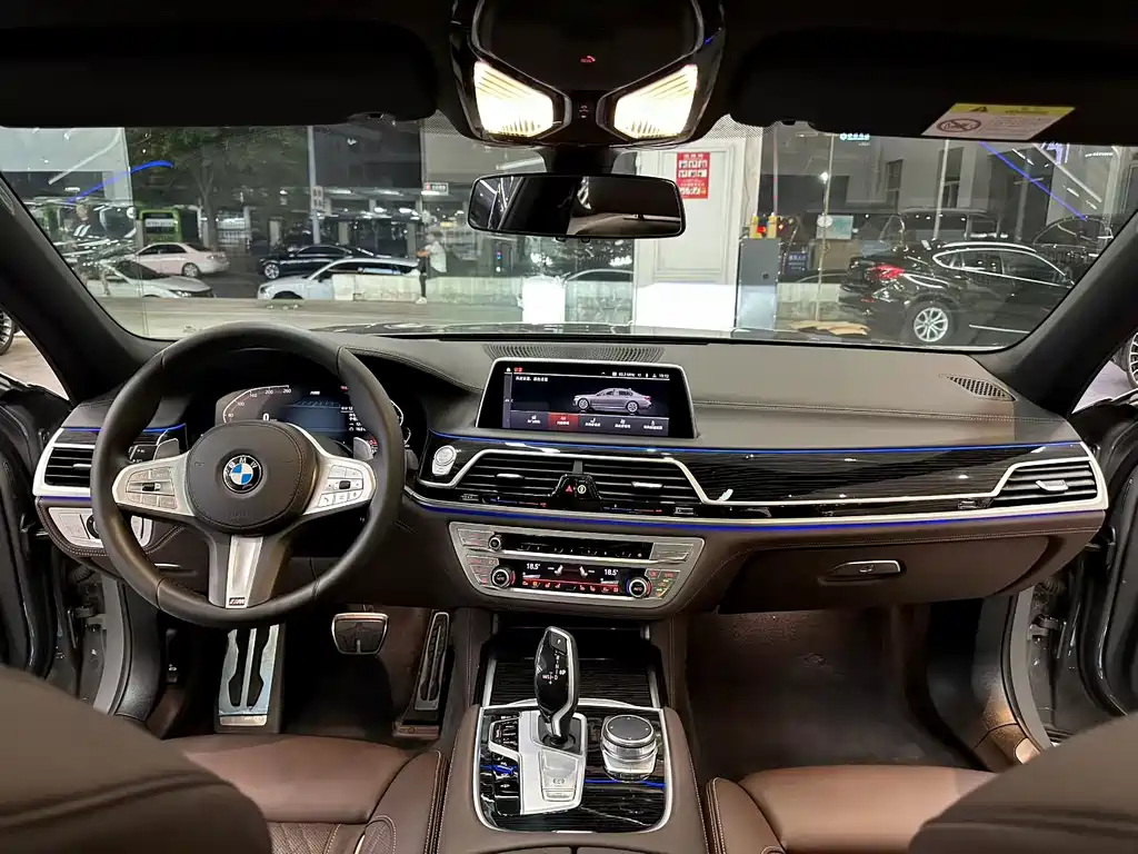 BMW 7 Series — миниатюра 9