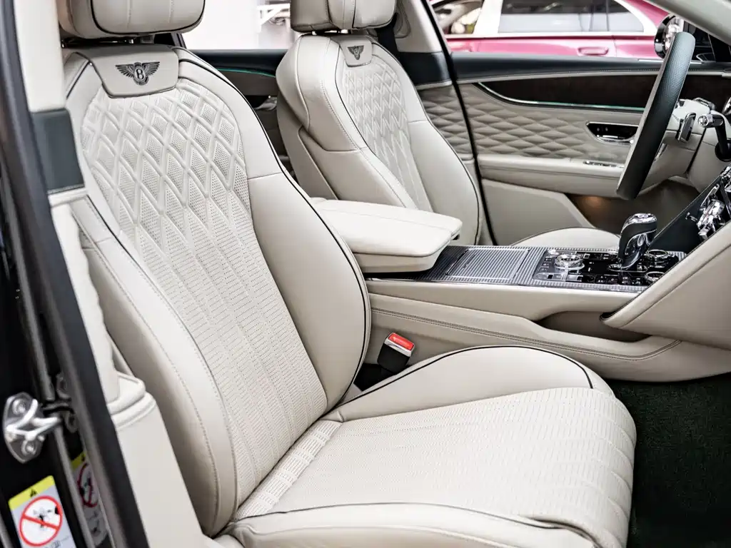 Bentley Flying Spur PHEV — миниатюра 9