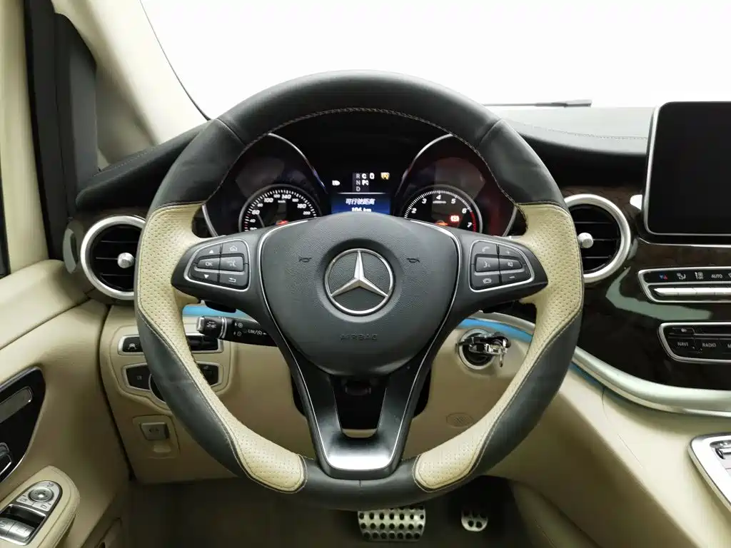 Mercedes-Benz V-Class — миниатюра 11
