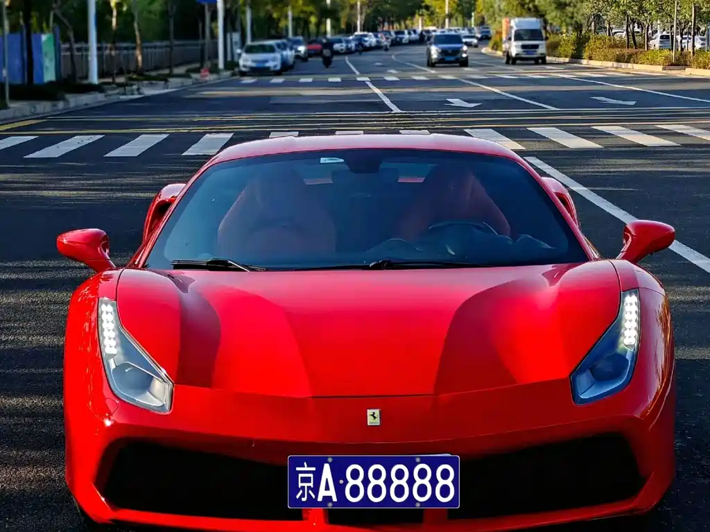 FERRARI 488