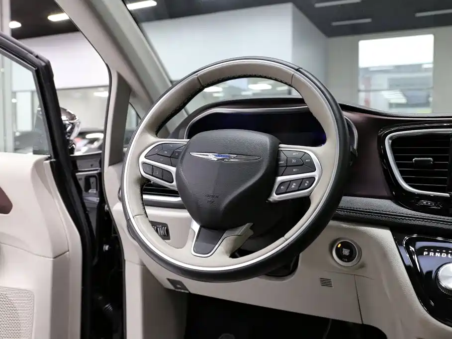 Chrysler Grand Voyager (Import) — миниатюра 12