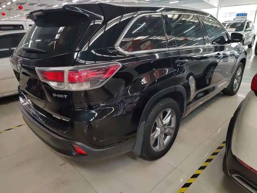 Toyota Highlander 2015 2.0T Luxury 7 мест