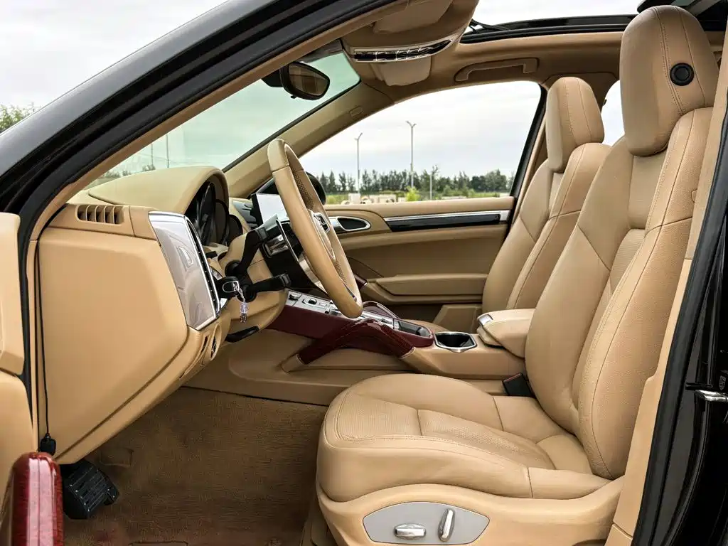 Porsche Cayenne — миниатюра 10