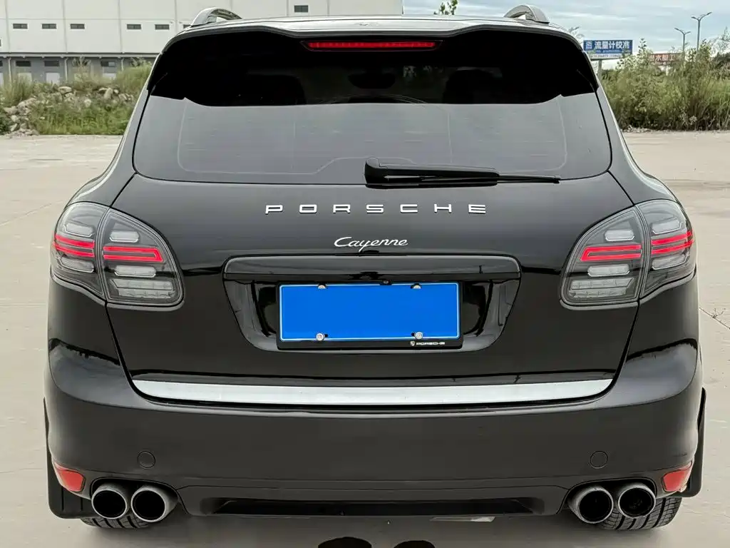 Porsche Cayenne — миниатюра 6