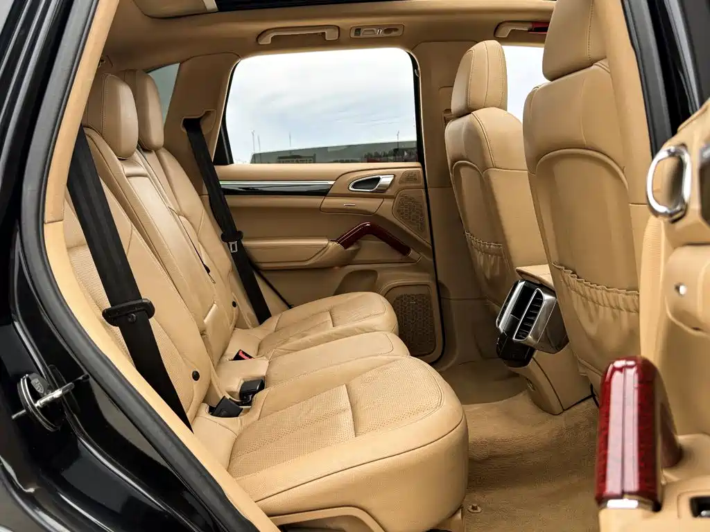 Porsche Cayenne — миниатюра 13