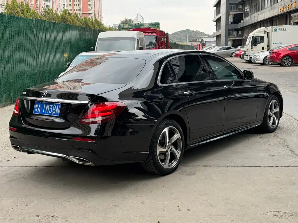 Mercedes-Benz E-Class — миниатюра 3