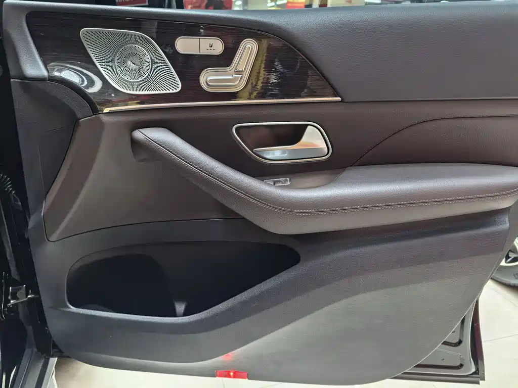 Mercedes-Benz GLE (Import) — миниатюра 9