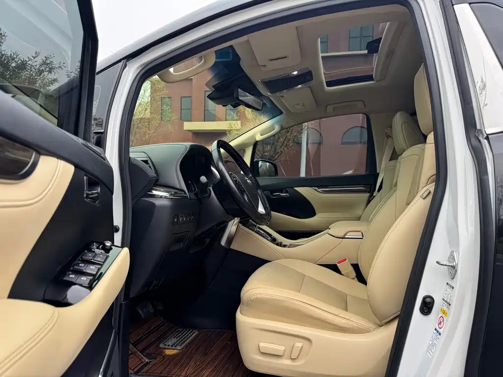 Toyota Alphard — миниатюра 4