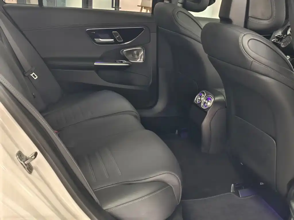 Mercedes-Benz C-Class — миниатюра 16
