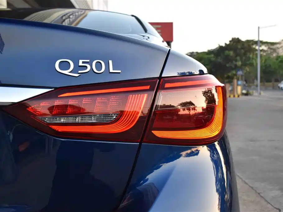 INFINITI Q50L
