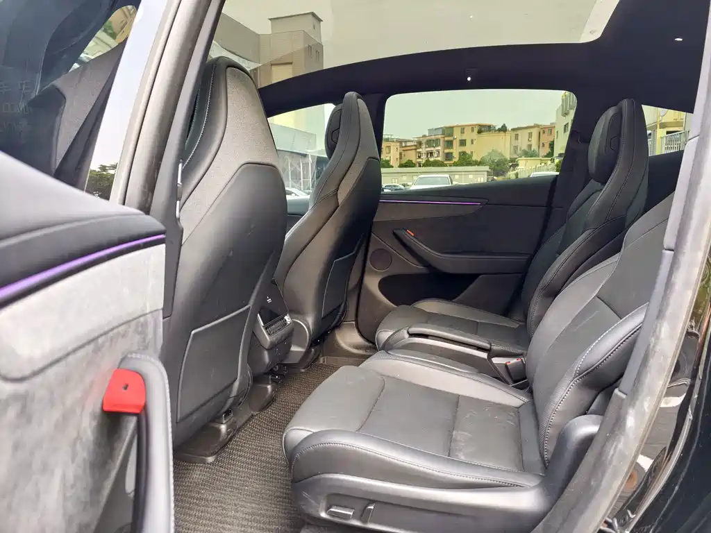 Tesla Model Y L — миниатюра 11