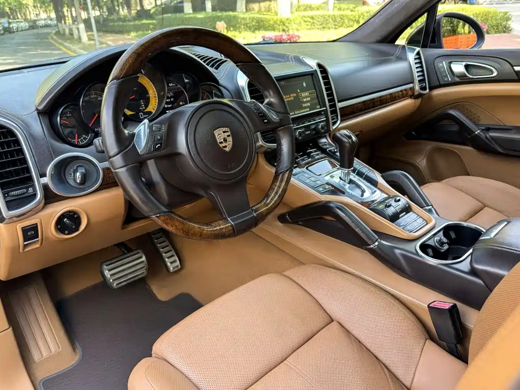 Porsche Cayenne — миниатюра 10